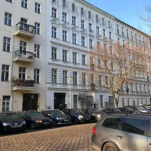 Helmholtzplatz Apartment
